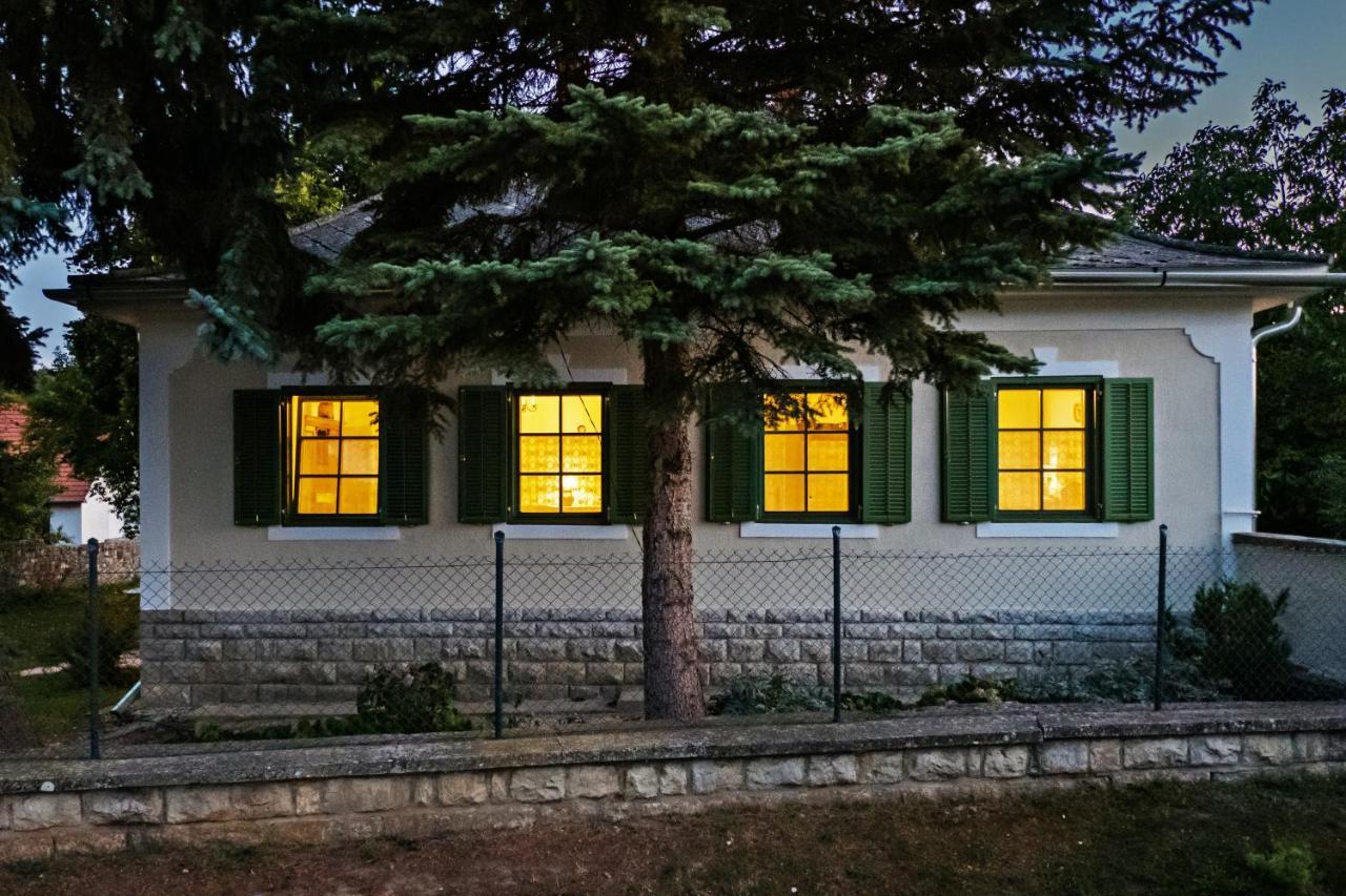Erdos Vendeghaz Pecsely Hotel Buitenkant foto
